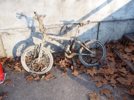 Vélo mangé par la boue